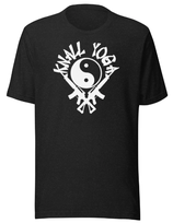 Core Guns Classic Designs "KNALLYOGA LOGO" - schwarz Essenzielles Unisex T-Shirt | Bella + Canvas 3001