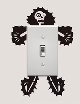 Lichtschalter-Aufkleber/Wandsticker Schweiz „Skelett & Blitz“ – coole, selbstklebende Deko für Bad, Kinderzimmer oder Gaming-Zimmer.