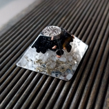 Mini Orgonit Pyramide 2,8 cm mit Baum des Lebens (A4) | Edelstein Heilstein Deko