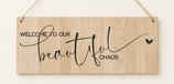 Schild "Welcome to our beautiful Chaos"