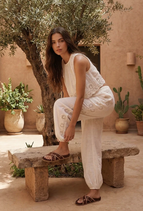 SANDALES BRODERIES EN SUEDINES BRUN FONCE