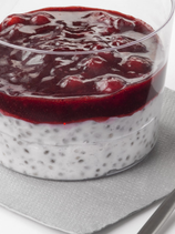 Cremeux de lait de coco aux graines de chia et aux fruits rouges (*)