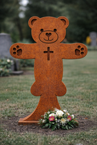 Kindergrabkreuz Teddy aus Cortenstahl – ein liebevolles Zeichen der Erinnerung