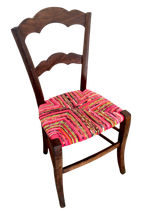 Chaise paillée ancienne en bois naturel. Collection Bougainvilliers.