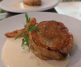 Boudin noir croustillant, poires caramélisées