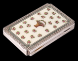 Rechthoekig zilveren doosje met wit guilloche emaille en bloemenpatroon, Georg Adam Scheid, Oostenrijk ca.1895.