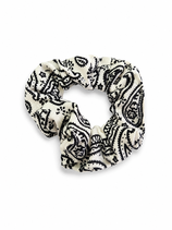 SOFT VIBES Scrunchie