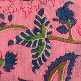 Esprit Provence : détail d'un motif d'un tissu au mètre.