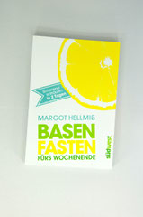 Verlag: Bassermann Verlag  Buchtitel: Wohnen ist ein Gefühl Autor: Martina Goernemann Erscheinungsjahr: 2014