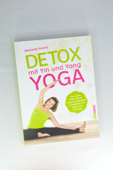 Verlag: Südwest Buchtitel: Detox mit Yin und Yang Yoga Autor: Stefanie Arend  Erscheinungsjahr: 2014