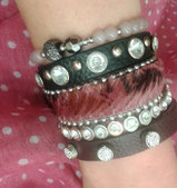 armbänder aus leder, perlen und fell