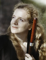 Monika E. Waldhauser – Klavier, Blockflöte, Trommeln, MFE
