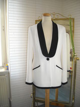 Jacke mit Smokingkragen, Marlene-Hose in schwarz,