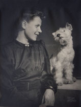 Madame D mit Hund