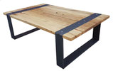 Kollektion Couchtische aus Altholz mit stabilem Metallgestell.