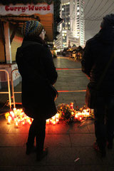 Kerzen vor dem angesperrten Terrorort Breitscheidplatz. Foto: Helga Karl