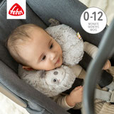 Baby mit Nackenstütze in Babyschale