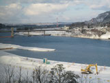 雪の阿賀野川