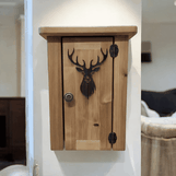Schlüsselkasten aus Holz mit Hirschmotiv – handgefertigt im Vintage-Stil