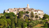 A 60 kilomètres de Fréjus Plage, St Paul de Vence, village mythique, qui à attiré Yves Montant, Romy Schneider, Picasso, Lino Ventura. Magnifique village aux ruelles colonisées par les galeries d'art.