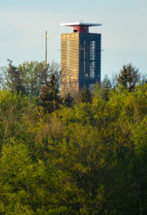 der Turm vom Wolfsberg-Parkplatz beim Sangen aus gesehen