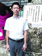 種子取祭を見学した稚内市からの交流派遣職員、早崎さん=10月31日午後、世持御嶽