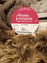pancarte de lauréate du réseau initiative au milieu de laine
