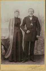 Aufnahme eines Hochzeitspaares mit Prägestempel - Foto: Johann-Heinrich Eickhorst