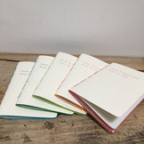 carnet de notes à tranche colorées "coudre le papier pour tisser des mots reliure écolière