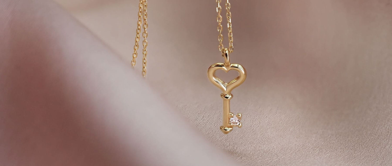 Herzschlüsssel Kette super fein aus 18 Karat Echtgold mit Mini Diamant