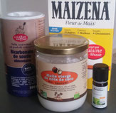 Huile de coco, bicarbonate, fécule de mais, palmarosa