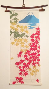 紅葉と富士山のタペストリー