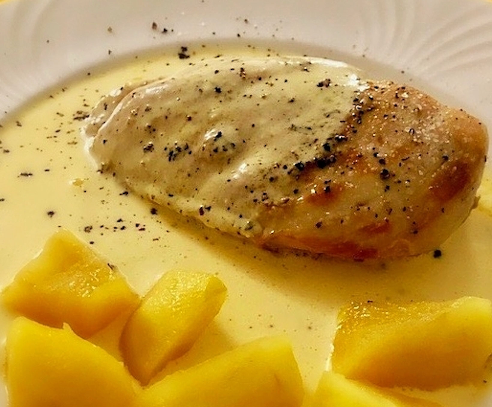 Flambierte Hühnerbrust mit Calvados-Apfel - culinaric-und-creativ.de