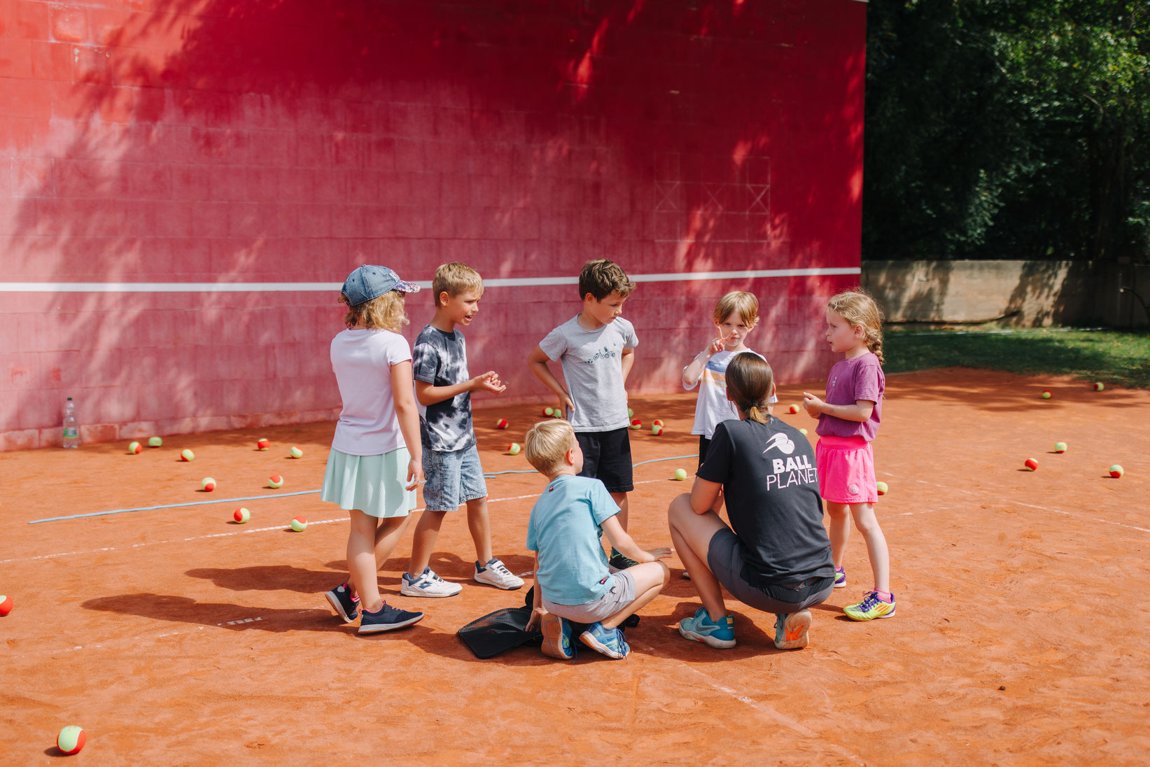 Unser Angebot für Bildungseinrichtungen: Kindersport, Aktionstage, Projektwochen. Unsere Trainer gestalten individuelle Programme, stellen Equipment bereit. Inkl. Präventionskurs Ballorientierte Bewegungsförderung mit möglicher Krankenkassenunterstützung.