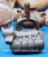 Старинная глиняная фигурка бесшерстной собачки
