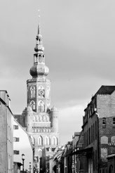 künstlerische Vita Enno Franzius Schwarzweißfoto Turm Kirchturm Dom von Greifswald Hunnenstraße 