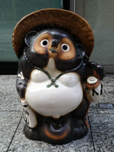 たぬきの像
