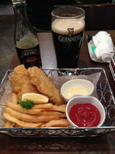 夜はアイリッシュパブでfish&chips