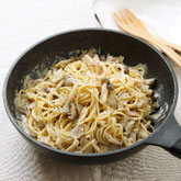 きのこの豆乳味噌煮込みパスタ