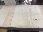 引出底板修理が酷いため埋め木修理再度やり直しです。