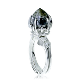 Ringmodel "Gremlin" in Weissgold mit Brillanten und einem schwarzen Diamant vom Kunde. Goldschmiede OBSESSION Zürich und Wetzikon