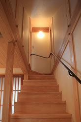 千葉県柏市　設計事務所　自然素材住宅　東京都台東区　階段