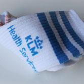Custom sportsokken met eigen motief en logo, stijlvol verpakt als relatiegeschenk of promotiemateriaal voor evenementen