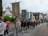 Procession dans Plougonven