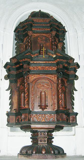 Tabernacle architecturé (tempietto) provenant du couvent. Les Franciscains ont produit nombre de ces tabernacles