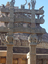 サンチ―仏教遺跡の門