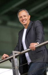 Dr. Stefan Strauss