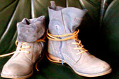 Neid, Schuhe