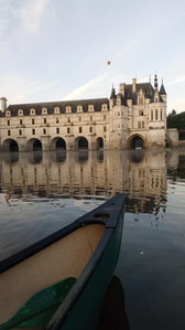 canoeing-chateau-Chenonceau-Loire-Valley-off-the-beaten-path-activity