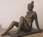 sculpture femme nu assis